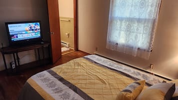 3 bedrooms, in-room safe, iron/ironing board, free WiFi