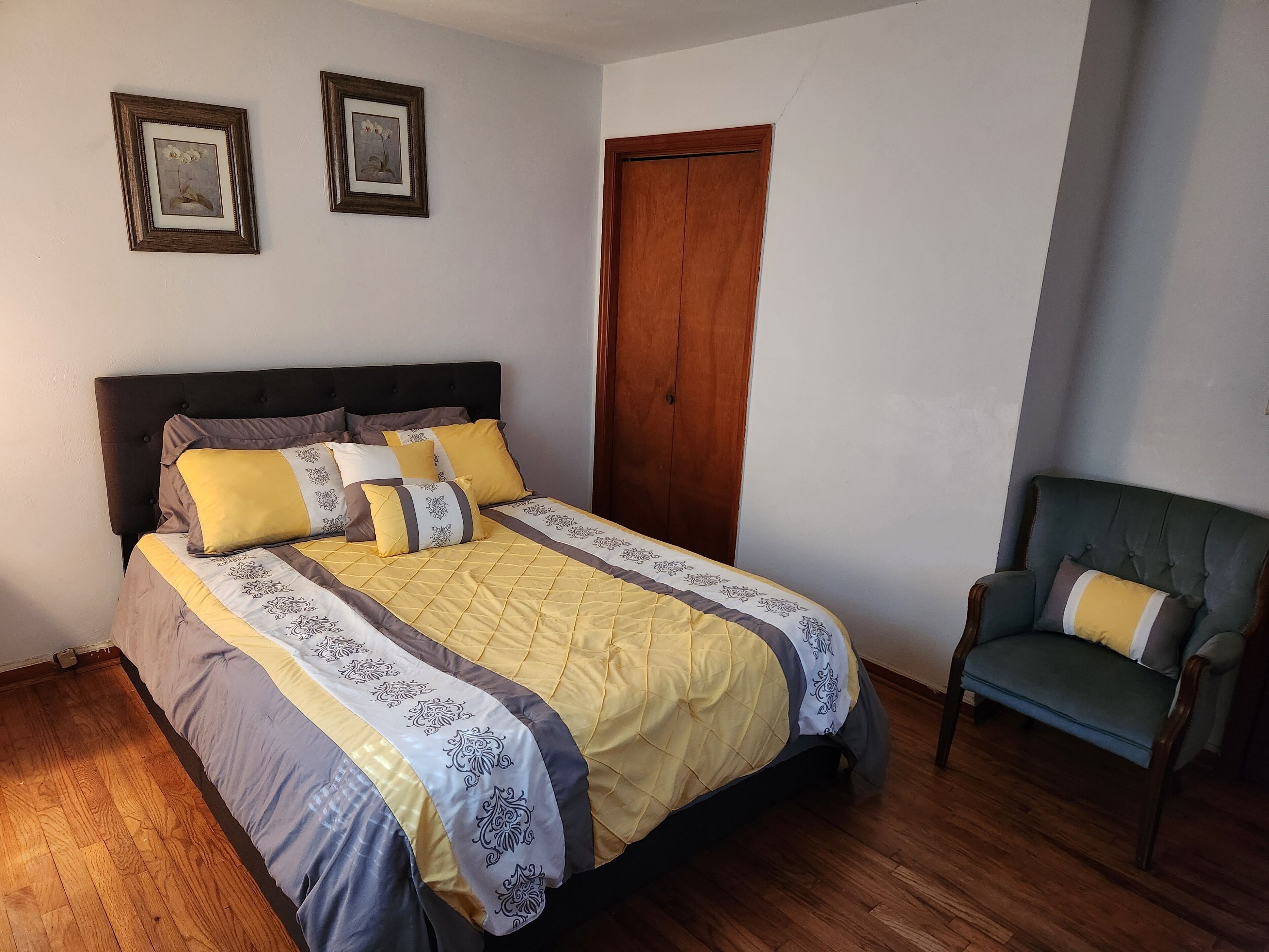 3 bedrooms, in-room safe, iron/ironing board, free WiFi