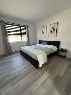 3 عدّة غرف نوم وسرير سفر وواي فاي وملاءات أسرّة