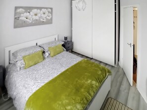 2 bedrooms, free WiFi, bed sheets - 2 bedroom accommodation in Kinmel Bay, near Rhyl (Kinmel Bay, near Rhyl)