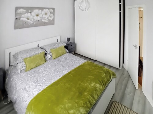 2 bedroom accommodation in Kinmel Bay, near Rhyl