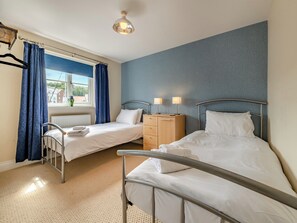 4 bedrooms, free WiFi, bed sheets - 4 bedroom accommodation in Whitby (Whitby)