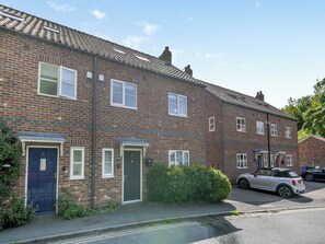 Exterior - 4 bedroom accommodation in Whitby (Whitby)