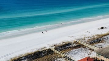 Pantai di sekitar