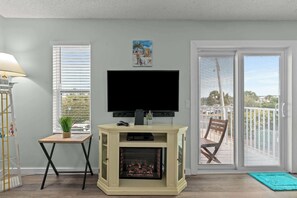 Fernseher, Kamin, Arbeitsbereiche