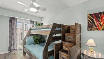 2 kamar tidur, setrika/meja setrika, tempat tidur bayi, dan Wi-Fi
