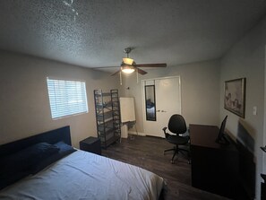 1 bedroom, WiFi, bed sheets - Cozy Apartment in Zilker - 2 minutes to Downtown! (Austin)