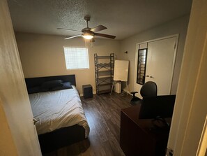1 bedroom, WiFi, bed sheets - Cozy Apartment in Zilker - 2 minutes to Downtown! (Austin)