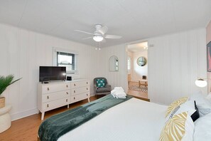 1 bedroom, iron/ironing board, WiFi, bed sheets - Lake Hickory Trio 1 BR Pink Unit (Catawba County)