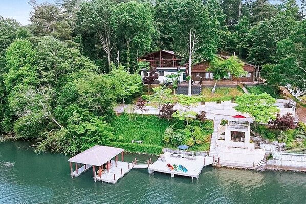 Exterior - Lake Hickory Trio 3BR Blue Unit (Catawba County)