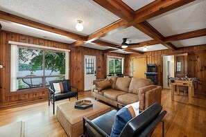 TV, fireplace, foosball - Lake Hickory Trio 3BR Blue Unit (Catawba County)