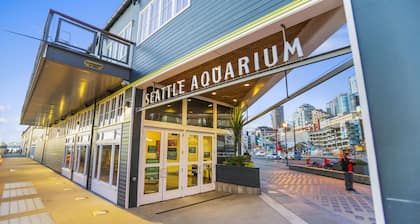 Corner Unit in the Middle of It All