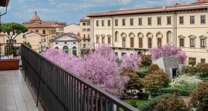 Downtown apartment of 180sqm offers WiFi a panoramic balcony.