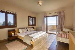 8 Schlafzimmer, Bügeleisen/Bügelbrett