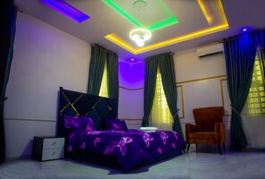 Minibar, in-room safe, individually decorated, individually furnished - RichVilla Apartments & Hotels (Lagos)