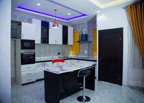Standard Room | In-room dining - RichVilla Apartments & Hotels (Lagos)