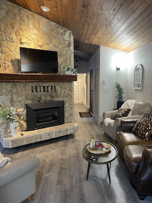 Smart TV, fireplace