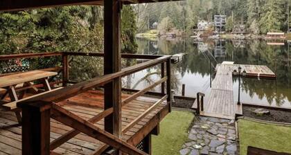 Lakefront Cottage- Private Dock & sandy beach