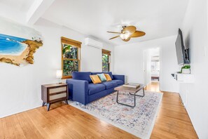 Smart TV - Spacious Beach Retreat • Sleeps 8 • Walk to Ocean (San Diego)