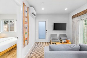 City Apartment | Living area - The Sweetest Suite - 91 Walkscore (Seattle)