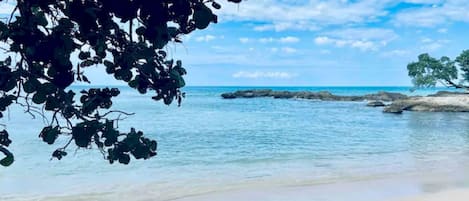 Beach nearby, sun loungers, beach towels