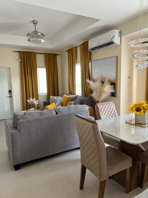 Smart TV, table tennis