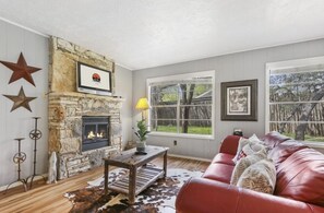 TV, fireplace