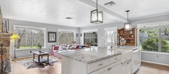 Wimberley Country Home- Secluded Privacy Near the Square!!