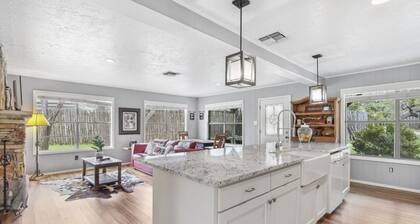 Wimberley Country Home- Secluded Privacy Near the Square!!