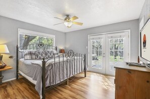 2 makuuhuonetta, silitysrauta/-lauta, ilmainen Wi-Fi, vuodevaatteet