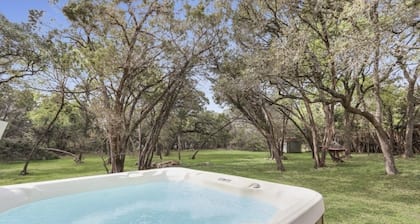 Wimberley Country Home- Secluded Privacy Near the Square!!