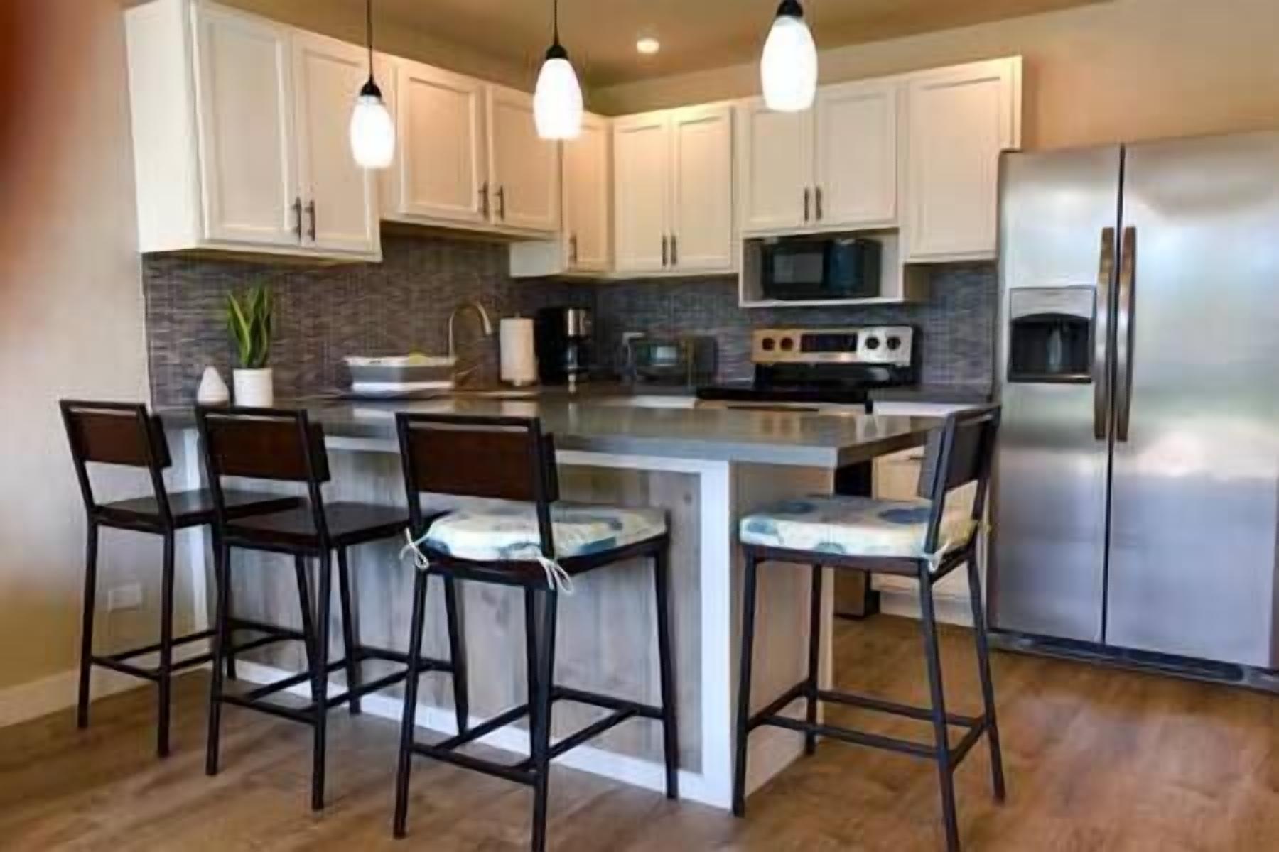 Fridge, microwave, blender, cookware/dishes/utensils