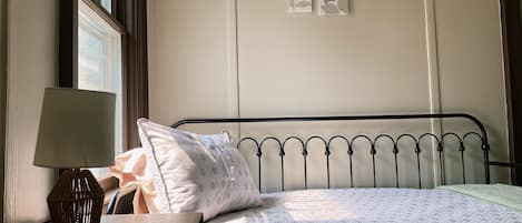 3 bedrooms, in-room safe, desk, free WiFi