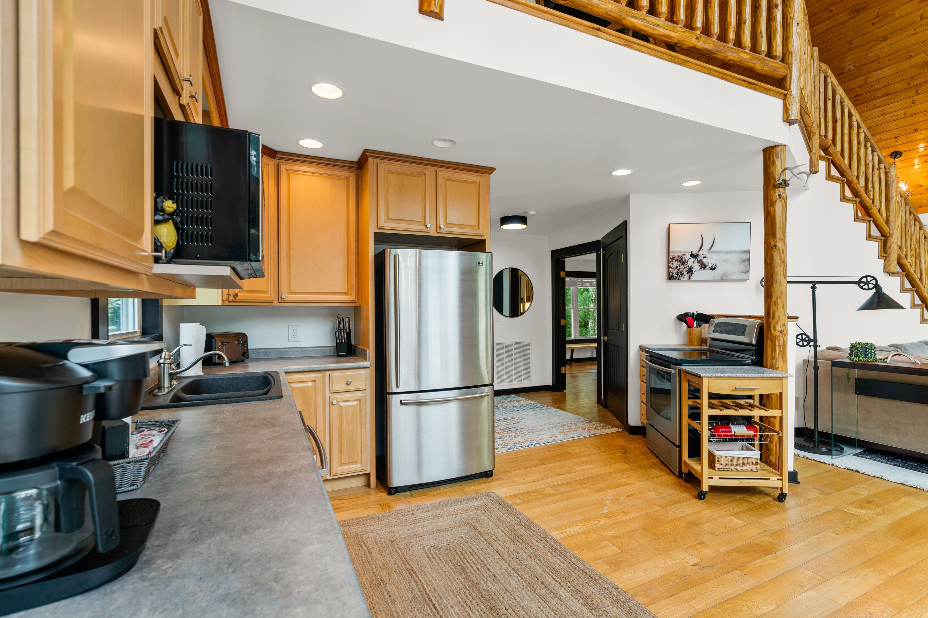 Frigorífico, microondas, horno y placa de cocina
