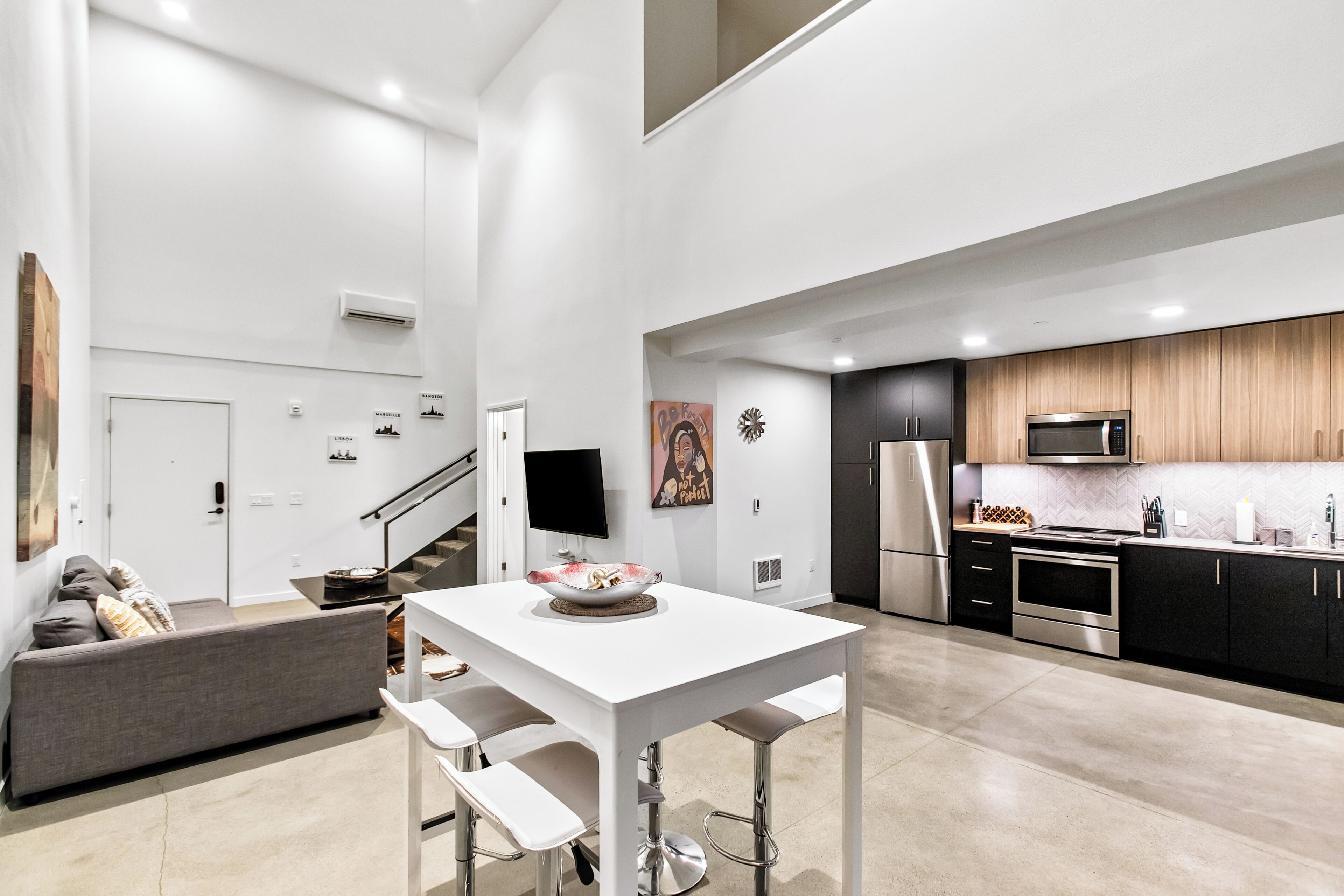 Classic Apartment, 1 Bedroom | Dining room