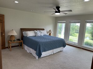 5 bedrooms, travel crib, free WiFi, bed sheets