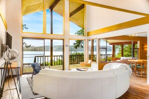 ห้องคลาสสิก | บริเวณนั่งเล่น | ทีวี 40 นิ้ว พร้อมช่องดิจิตอล