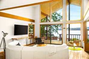 ห้องคลาสสิก | บริเวณนั่งเล่น | ทีวี 40 นิ้ว พร้อมช่องดิจิตอล