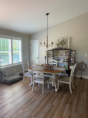 Dining - Cozy 3Bdr Cottage (Lexington)