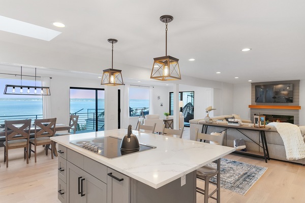 Classic House | Private kitchen | Full-size fridge, microwave, oven, stovetop