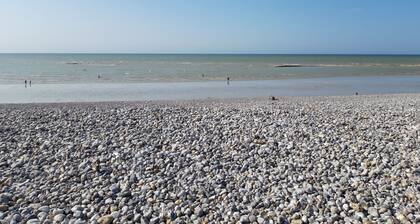 Appartement rénové vue mer, plage et falaises