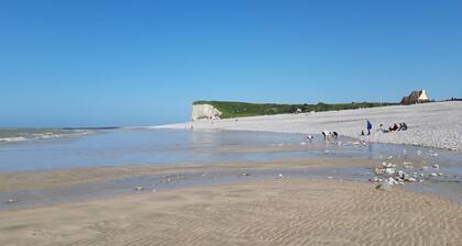 Appartement rénové vue mer, plage et falaises