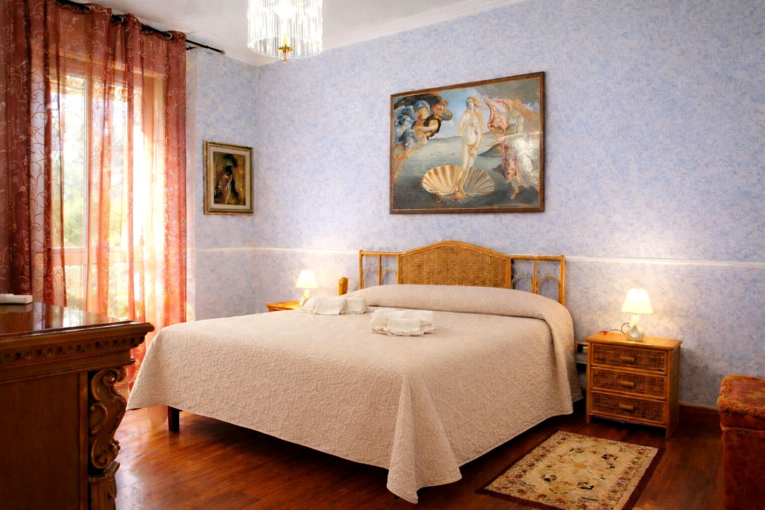 3 bedrooms, in-room safe, iron/ironing board, travel cot