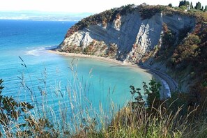 Beach - Well house,10 km from the sea, cozy house with a well in the living room (Škofije)