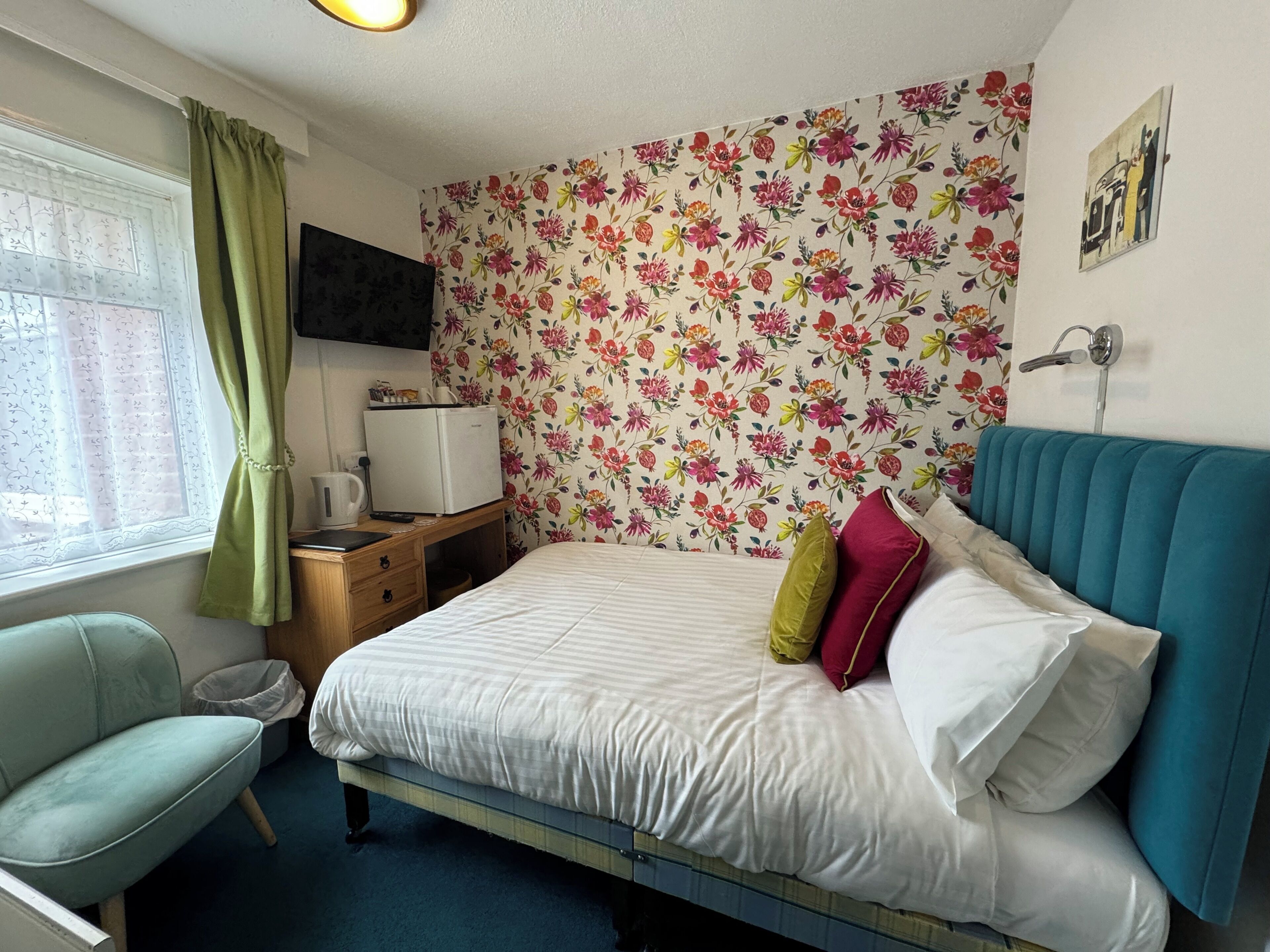 Standard Double Room, 1 Double Bed | Bathroom | Shower, free toiletries, hair dryer, towels