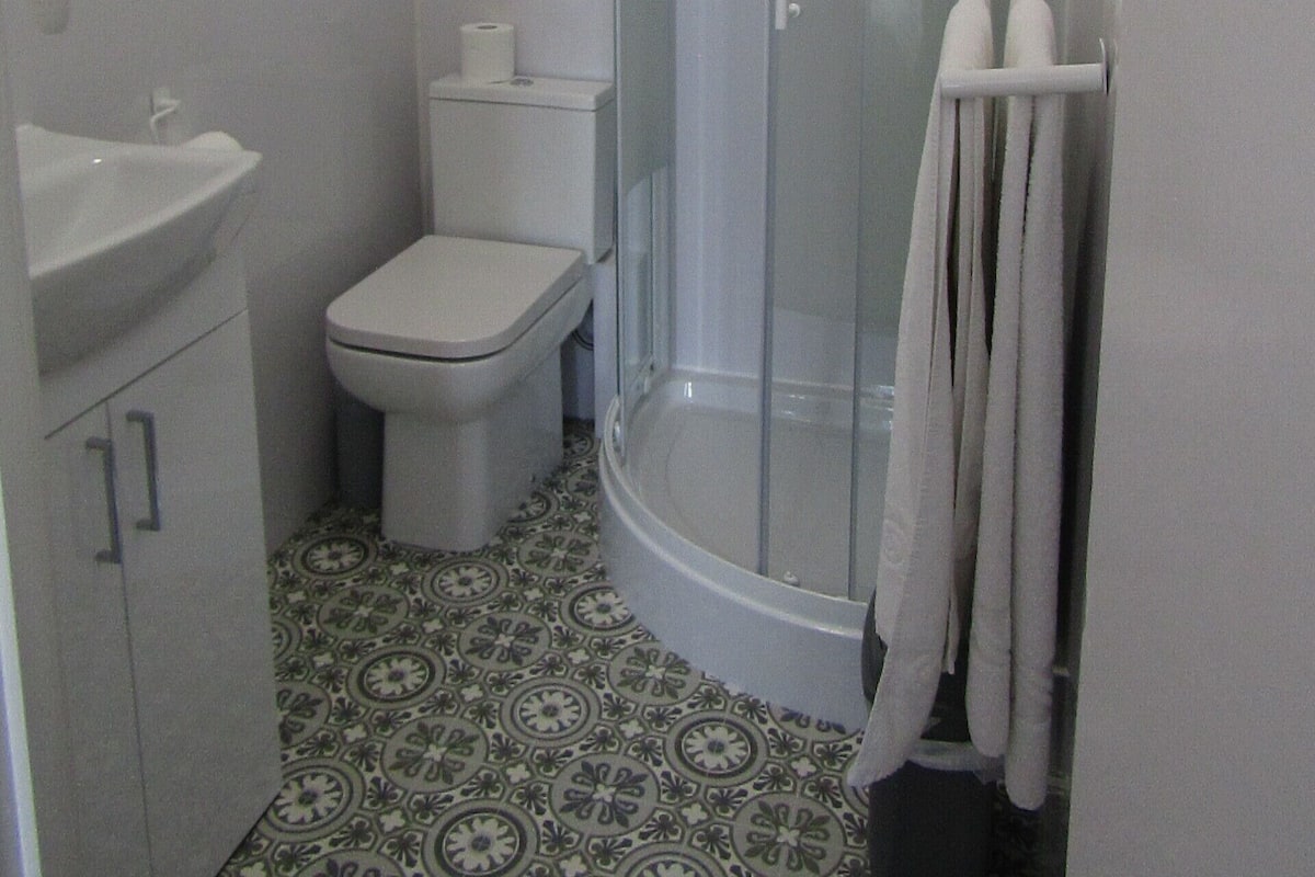 豪華雙人房 | 浴室 | 淋浴設備、免費梳洗用品、風筒、提供毛巾