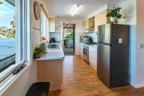 Cookware/dishes/utensils