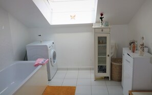 Haartrockner, Seife, Toilettenpapier