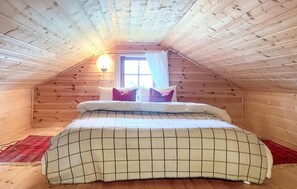 3 habitaciones, cuna de viaje y ropa de cama 