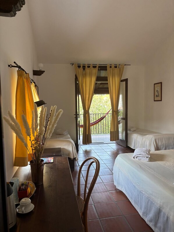 1 bedroom, bed sheets